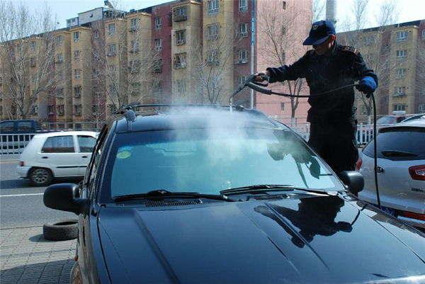 蒸汽洗車機(jī)清洗現(xiàn)場 蒸汽洗車機(jī)清洗現(xiàn)場